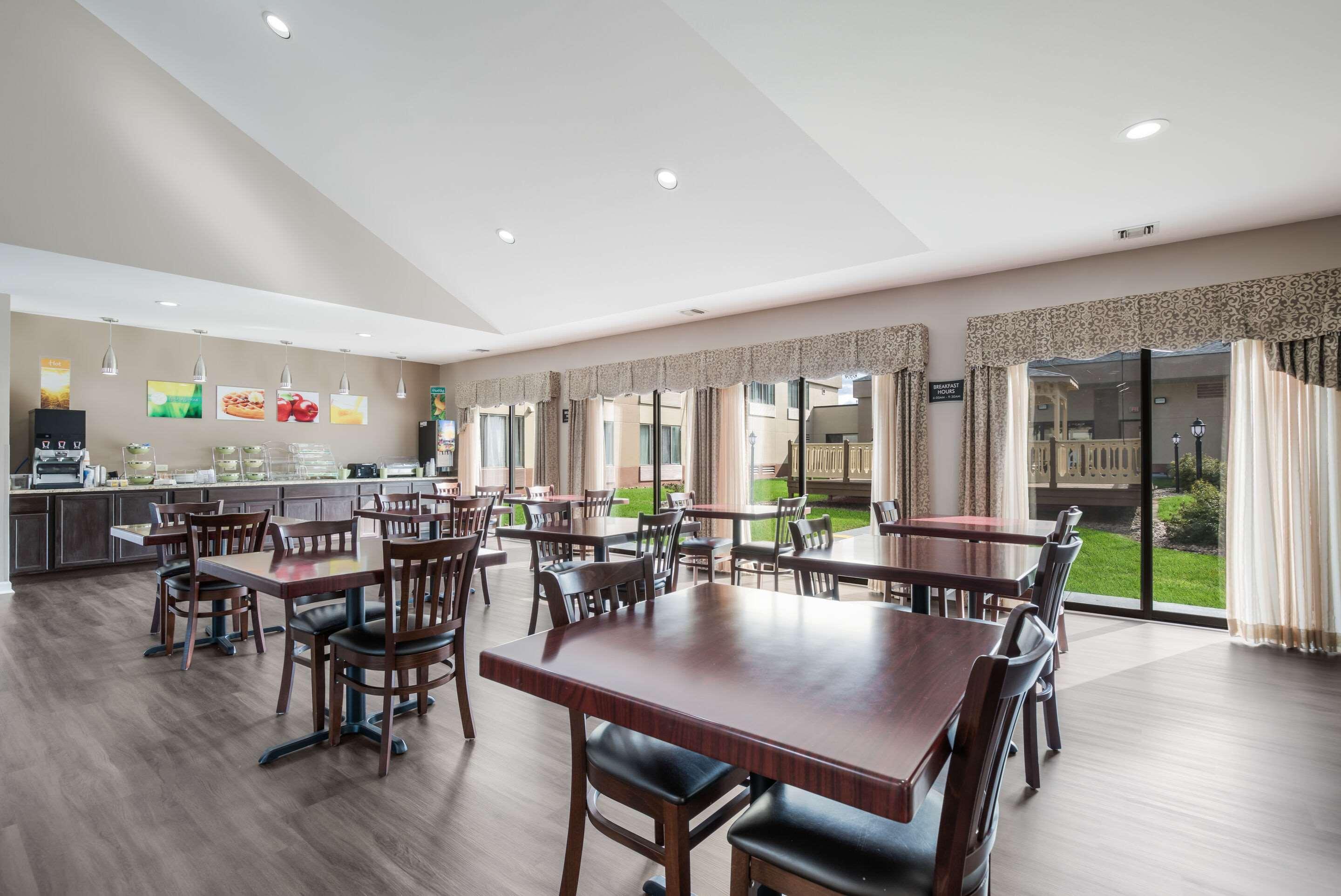 Americinn By Wyndham Atkinson Hotel