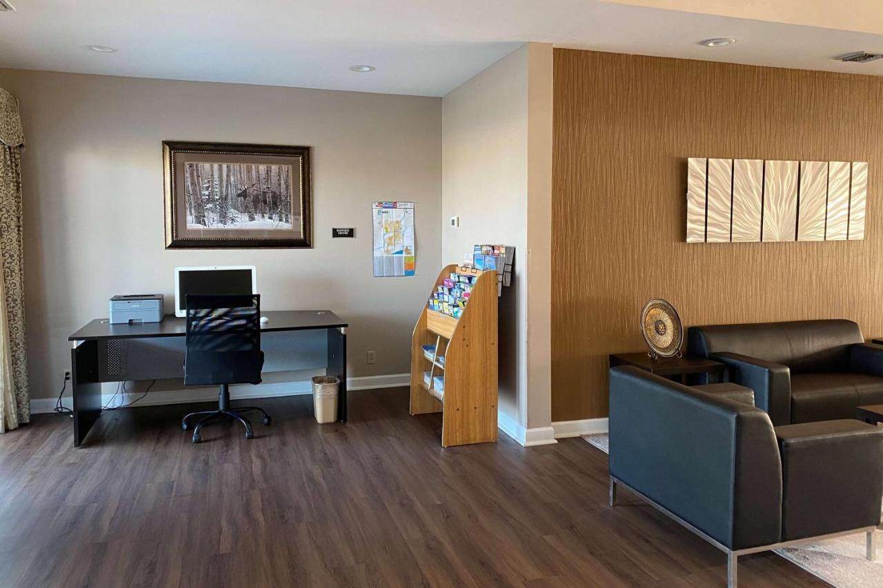 Americinn By Wyndham Atkinson 2*